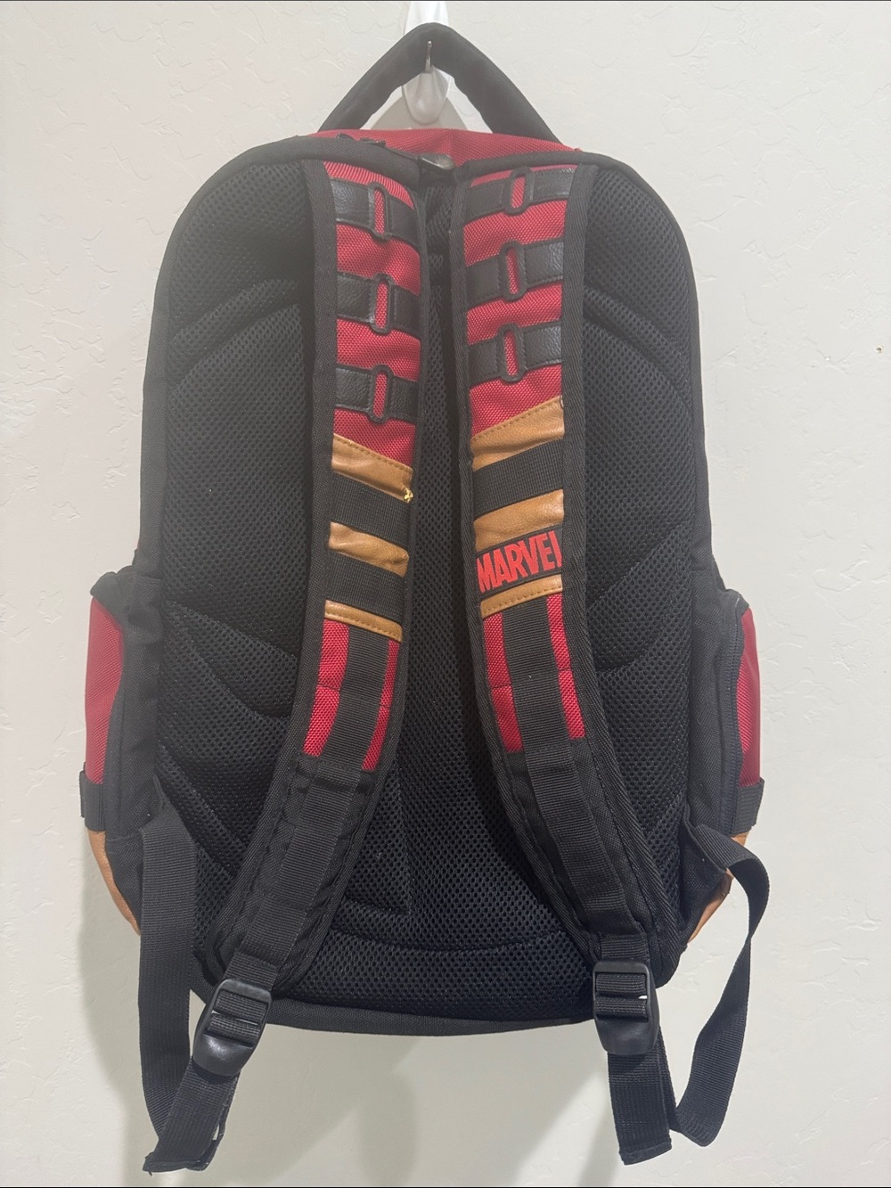 Deadpool Backpack - Picture 2 of 11